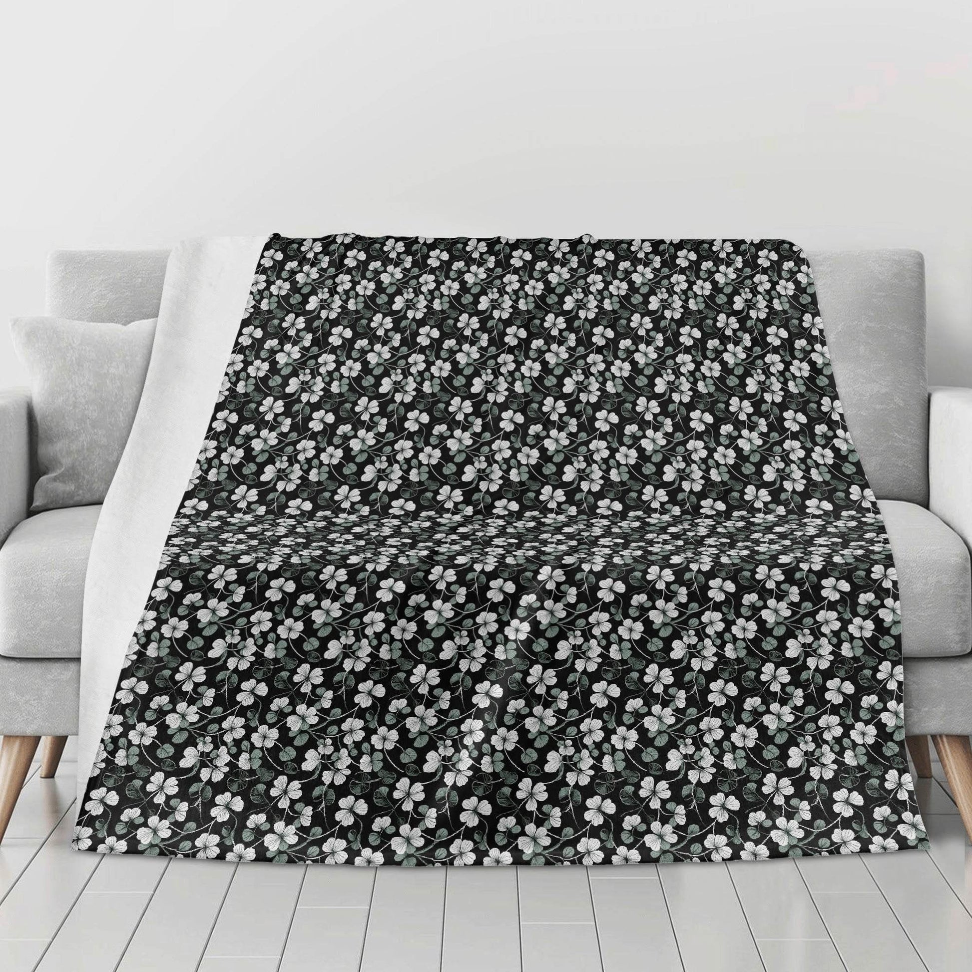 White and Green Clovers Horizontal Flannel Breathable Blanket 4 Sizes - DeRose Seasonal