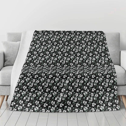 White and Green Clovers Horizontal Flannel Breathable Blanket 4 Sizes - DeRose Seasonal