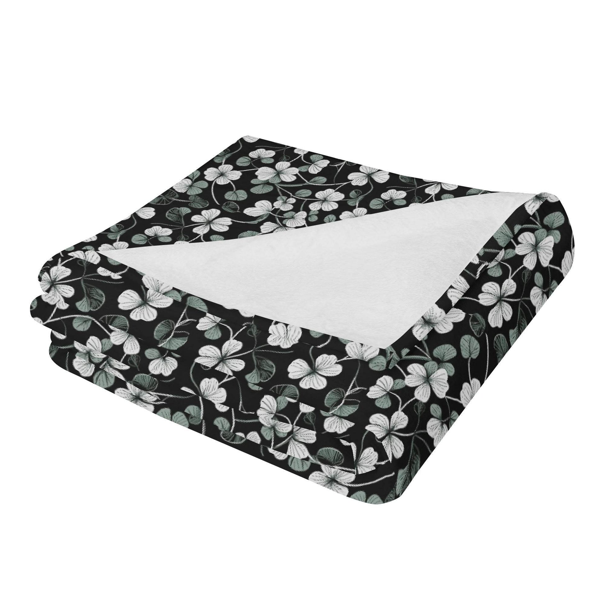 White and Green Clovers Horizontal Flannel Breathable Blanket 4 Sizes - DeRose Seasonal