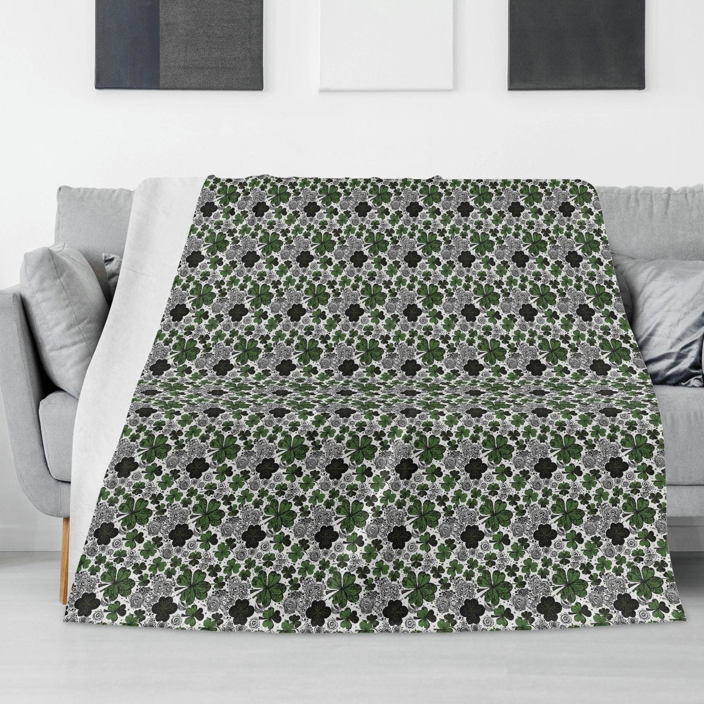 Scribbled Clovers Horizontal Flannel Breathable Blanket 4 Sizes - DeRose Seasonal
