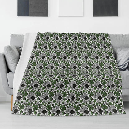 Scribbled Clovers Horizontal Flannel Breathable Blanket 4 Sizes - DeRose Seasonal