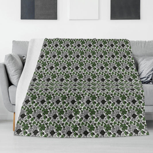 Scribbled Clovers Horizontal Flannel Breathable Blanket 4 Sizes - DeRose Seasonal