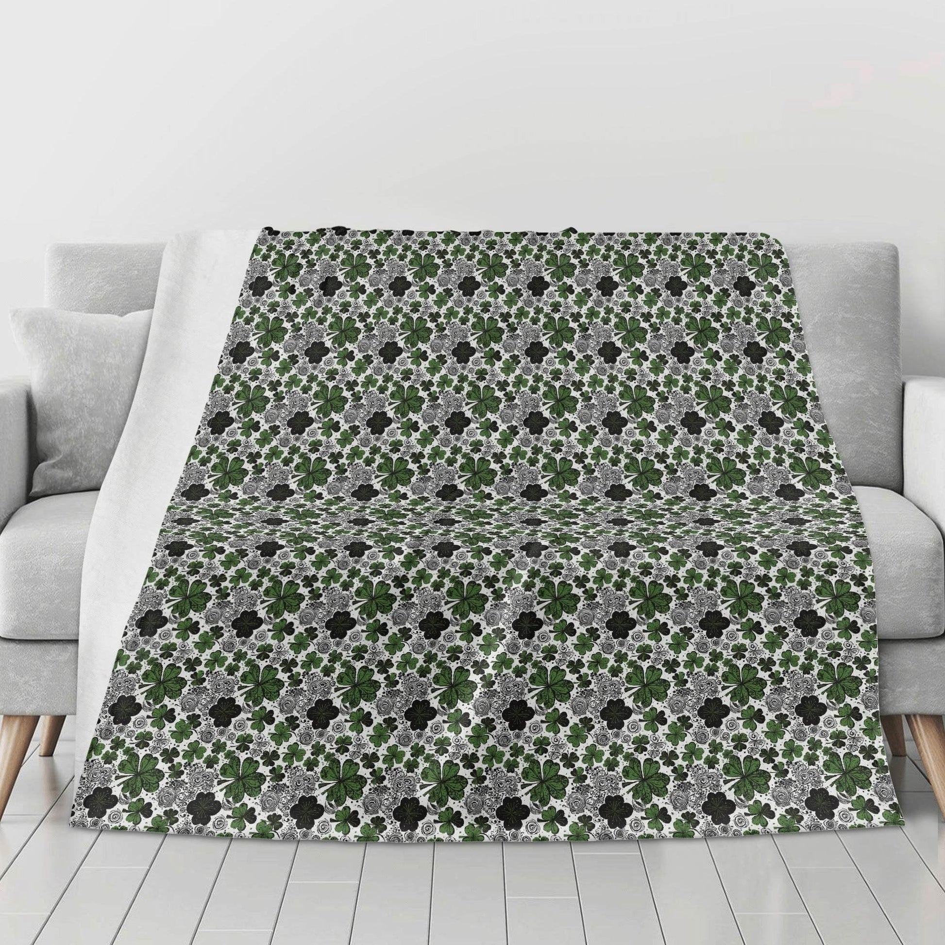 Scribbled Clovers Horizontal Flannel Breathable Blanket 4 Sizes - DeRose Seasonal