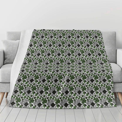 Scribbled Clovers Horizontal Flannel Breathable Blanket 4 Sizes - DeRose Seasonal