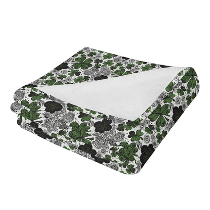 Scribbled Clovers Horizontal Flannel Breathable Blanket 4 Sizes - DeRose Seasonal