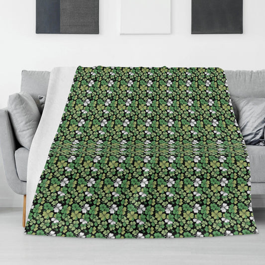 Clover Patch Horizontal Flannel Breathable Blanket 4 Sizes - DeRose Seasonal