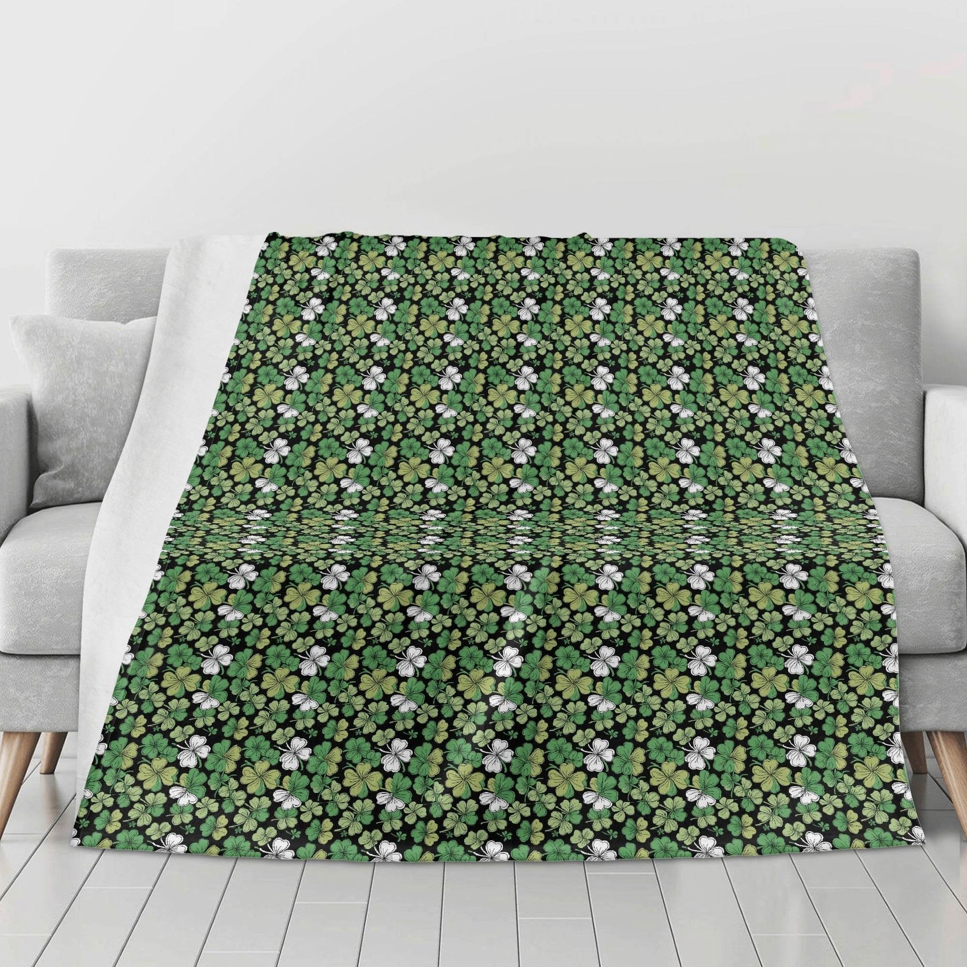 Clover Patch Horizontal Flannel Breathable Blanket 4 Sizes - DeRose Seasonal