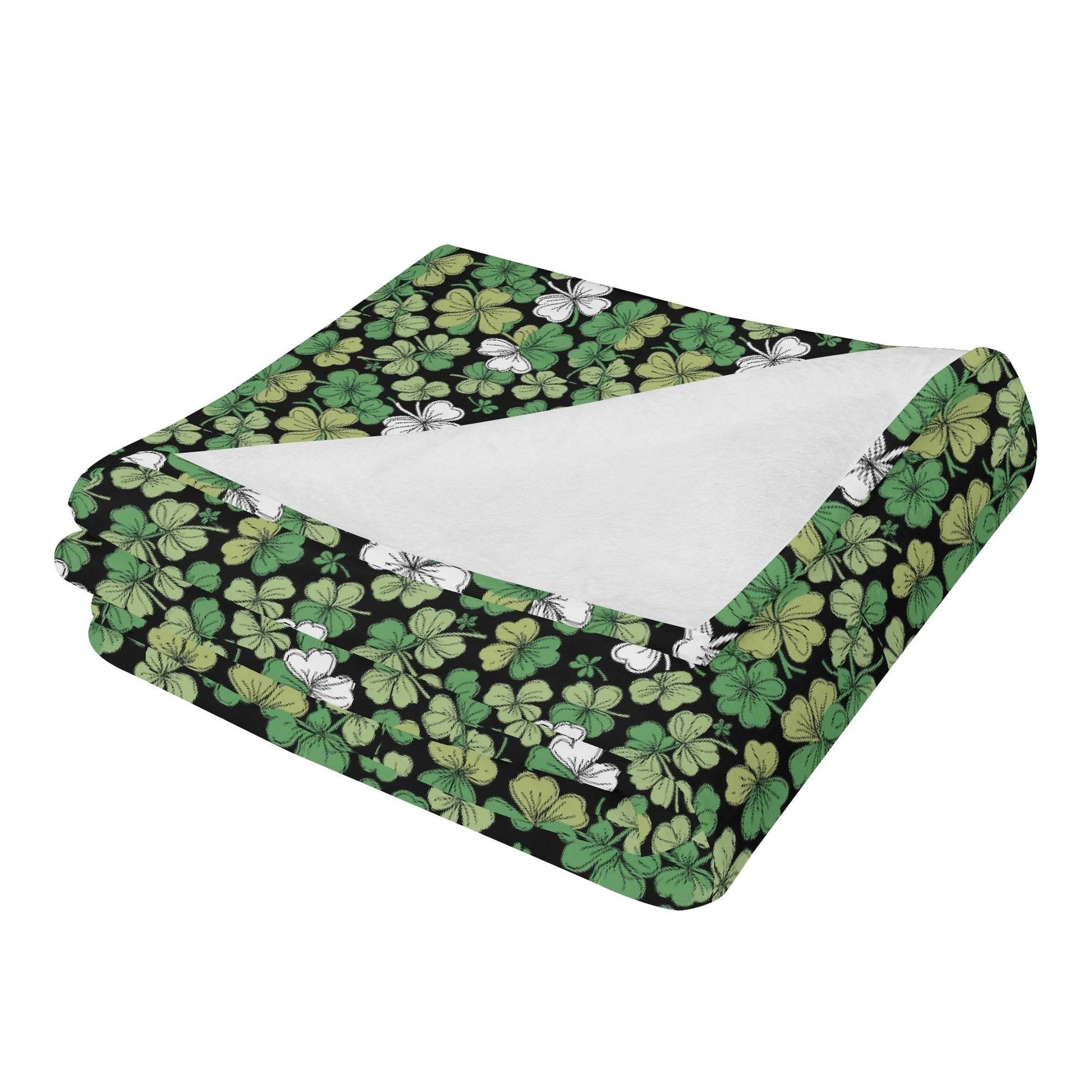 Clover Patch Horizontal Flannel Breathable Blanket 4 Sizes - DeRose Seasonal