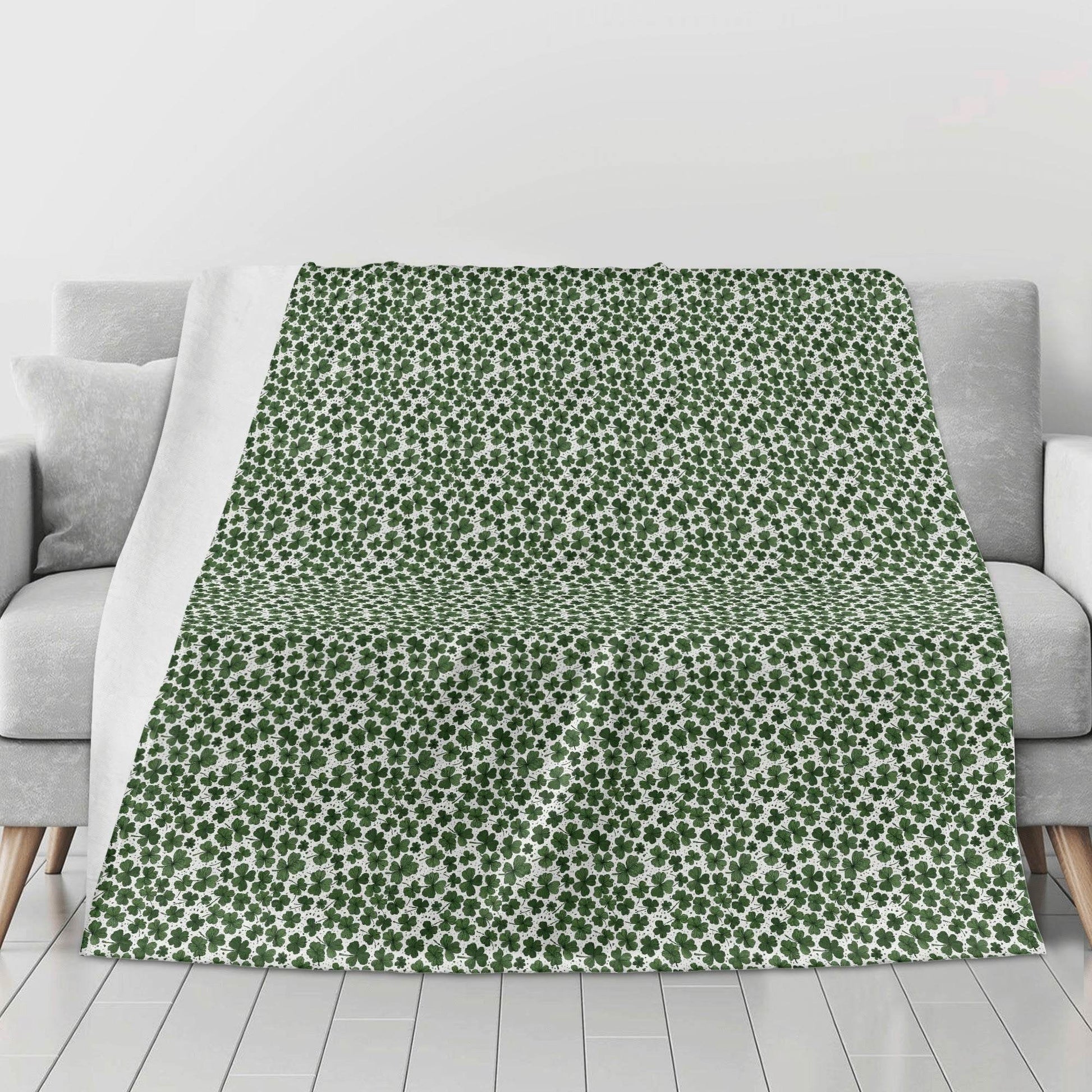 Clovers Horizontal Flannel Breathable Blanket 4 Sizes - DeRose Seasonal