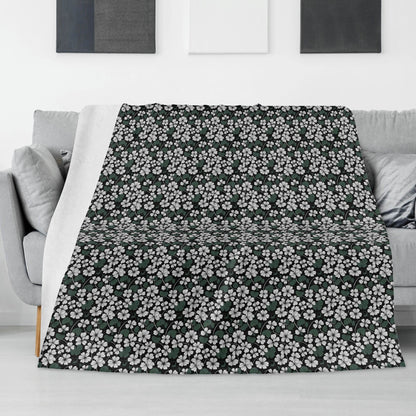 White Clovers Horizontal Flannel Breathable Blanket 4 Sizes - DeRose Seasonal
