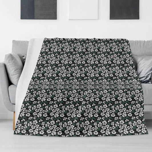 White Clovers Horizontal Flannel Breathable Blanket 4 Sizes - DeRose Seasonal