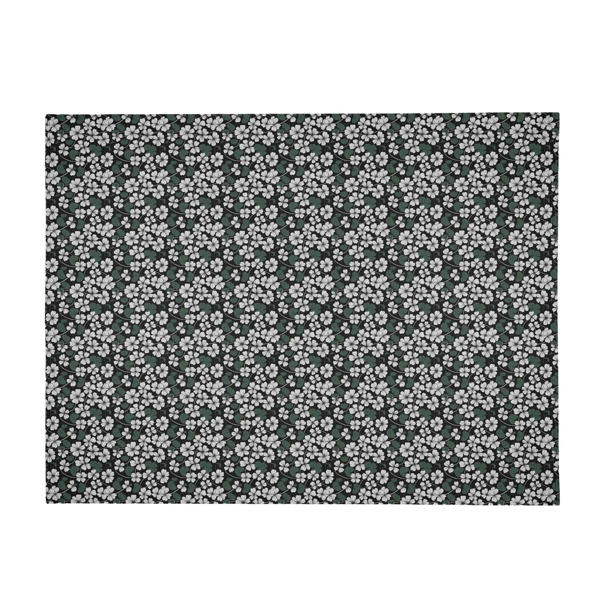 White Clovers Horizontal Flannel Breathable Blanket 4 Sizes - DeRose Seasonal