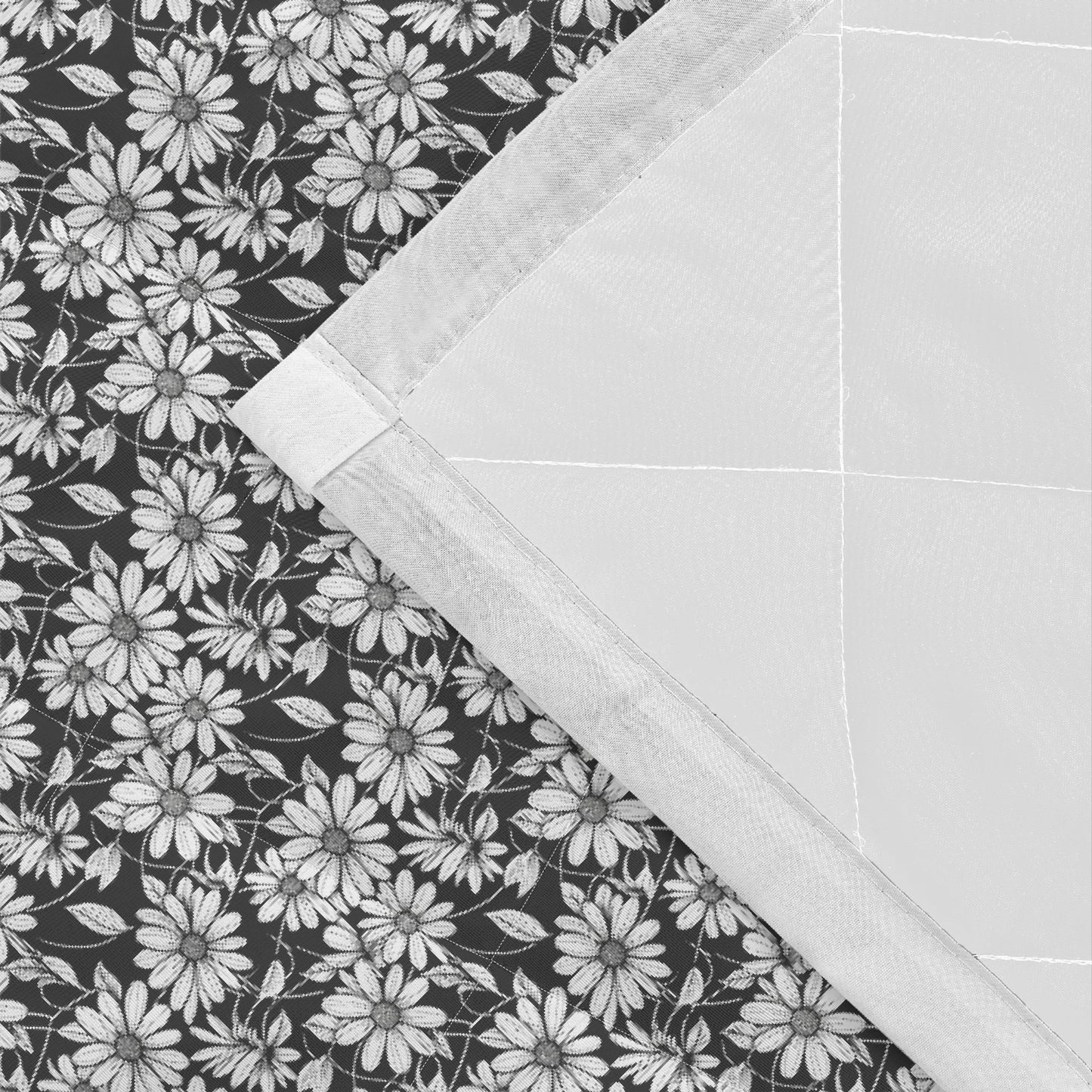 Black and White Daisys Quilt Bedding Set - DeRose Seasonal