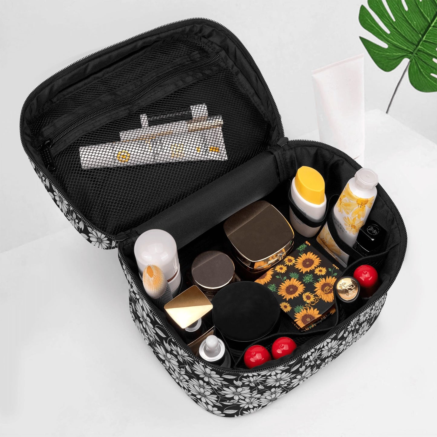 Black and White Daisys Leather Cosmetic Bag