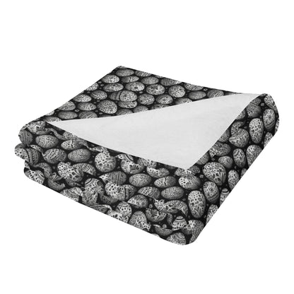Black and White Egg Flannel Breathable Blanket 4 Sizes - DeRose Seasonal