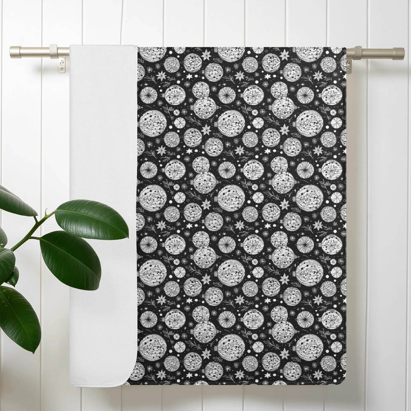 Black and White Ornament Bath Towel - DeRose Seasonal