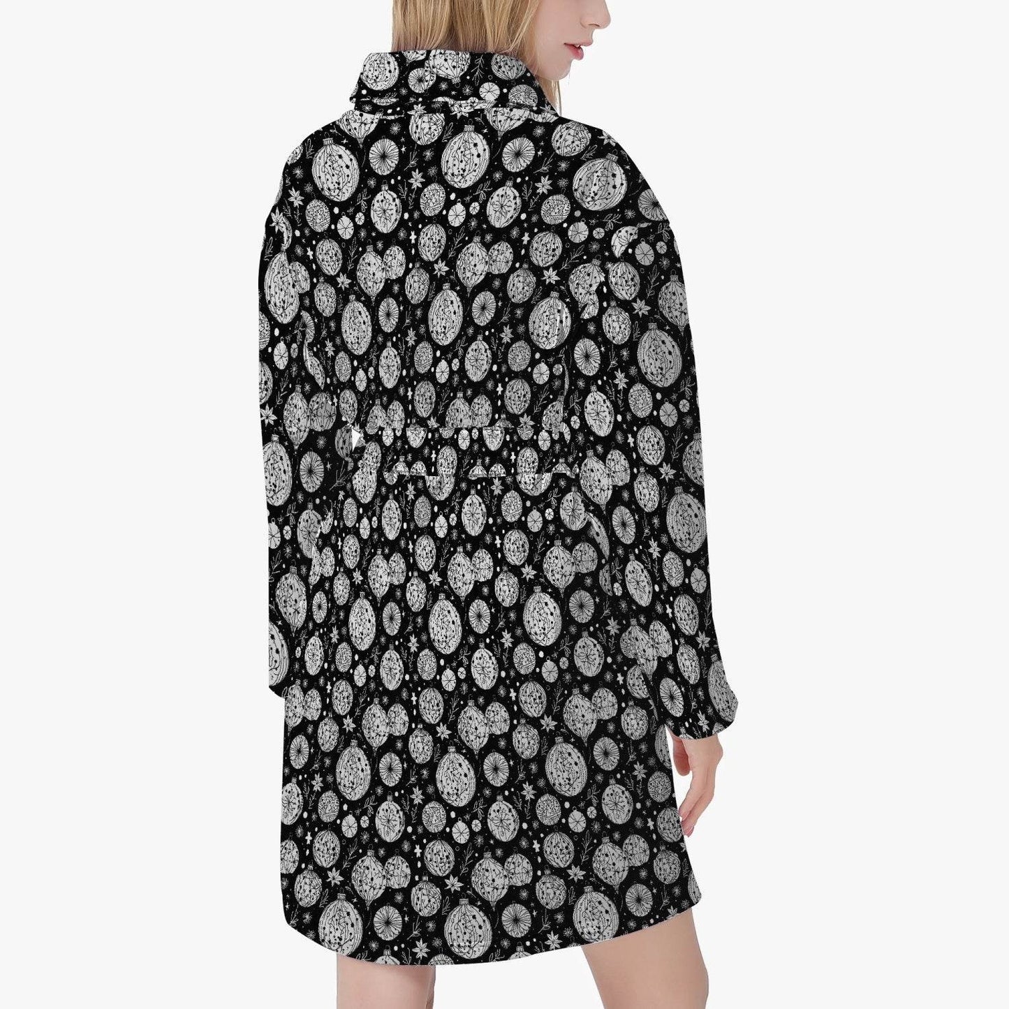 Black and White Ornament Women's Loose-fitting Bathrobe - DeRose Seasonal