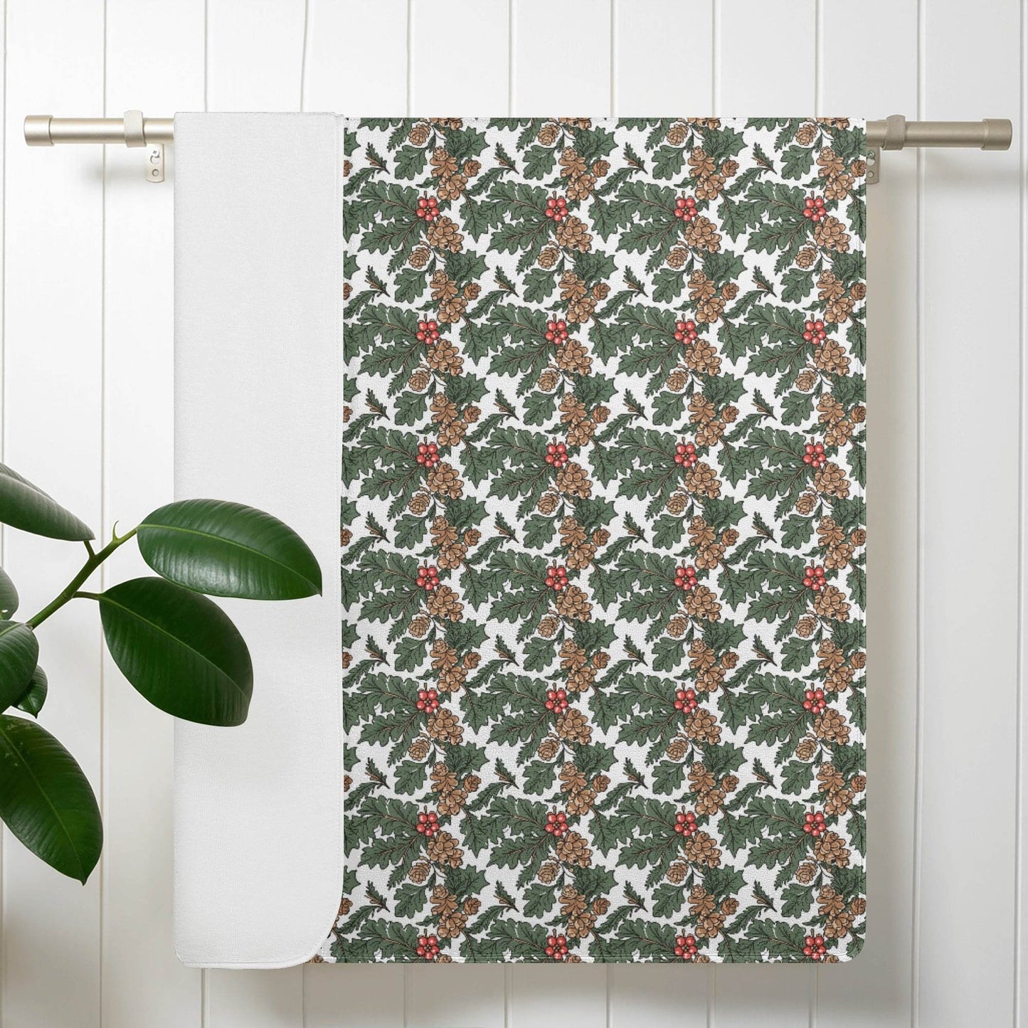 Holly Pine Bath Towel - DeRose Seasonal