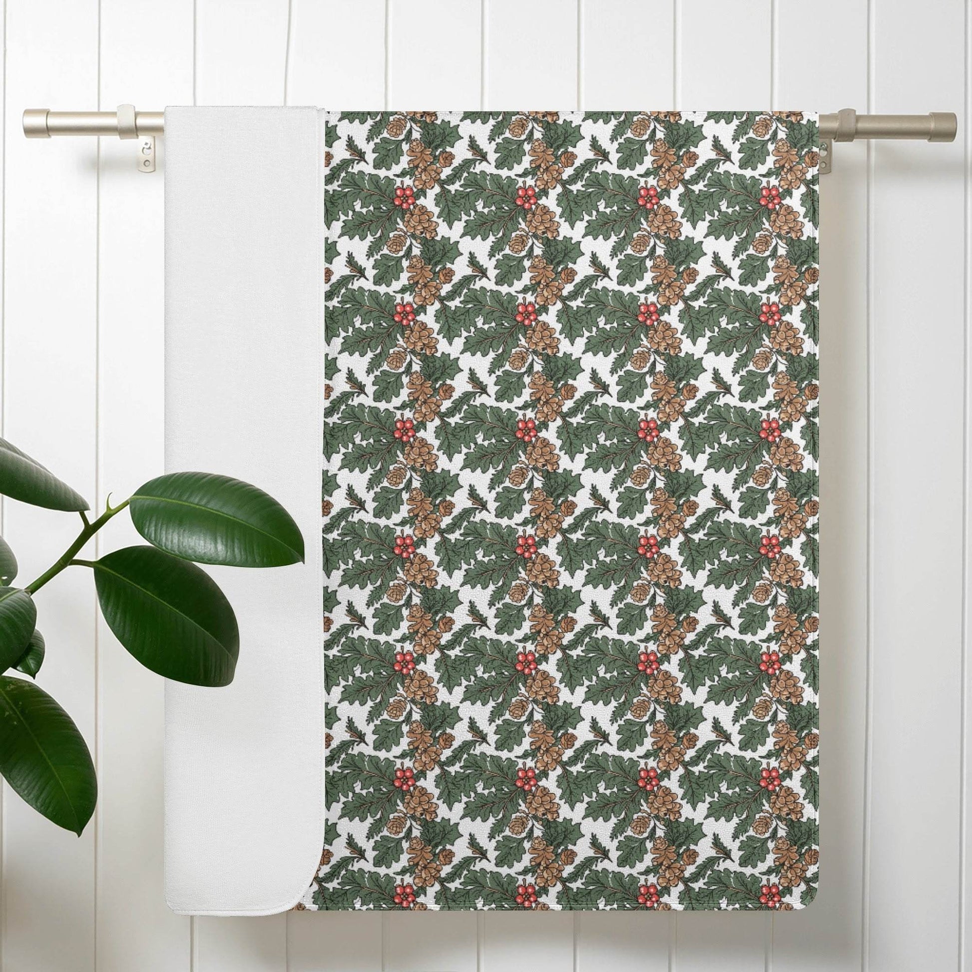 Holly Pine Bath Towel - DeRose Seasonal