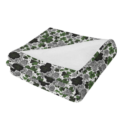 Scribble Clovers Flannel Breathable Blanket 4 Sizes - DeRose Seasonal