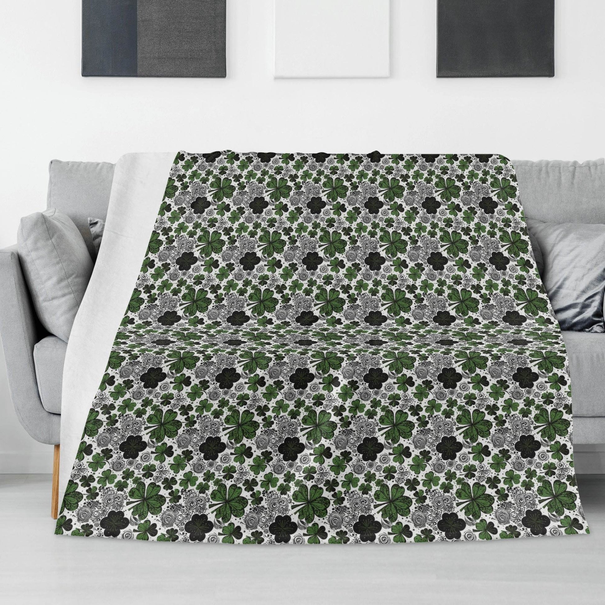 Scribble Clovers Flannel Breathable Blanket 4 Sizes - DeRose Seasonal