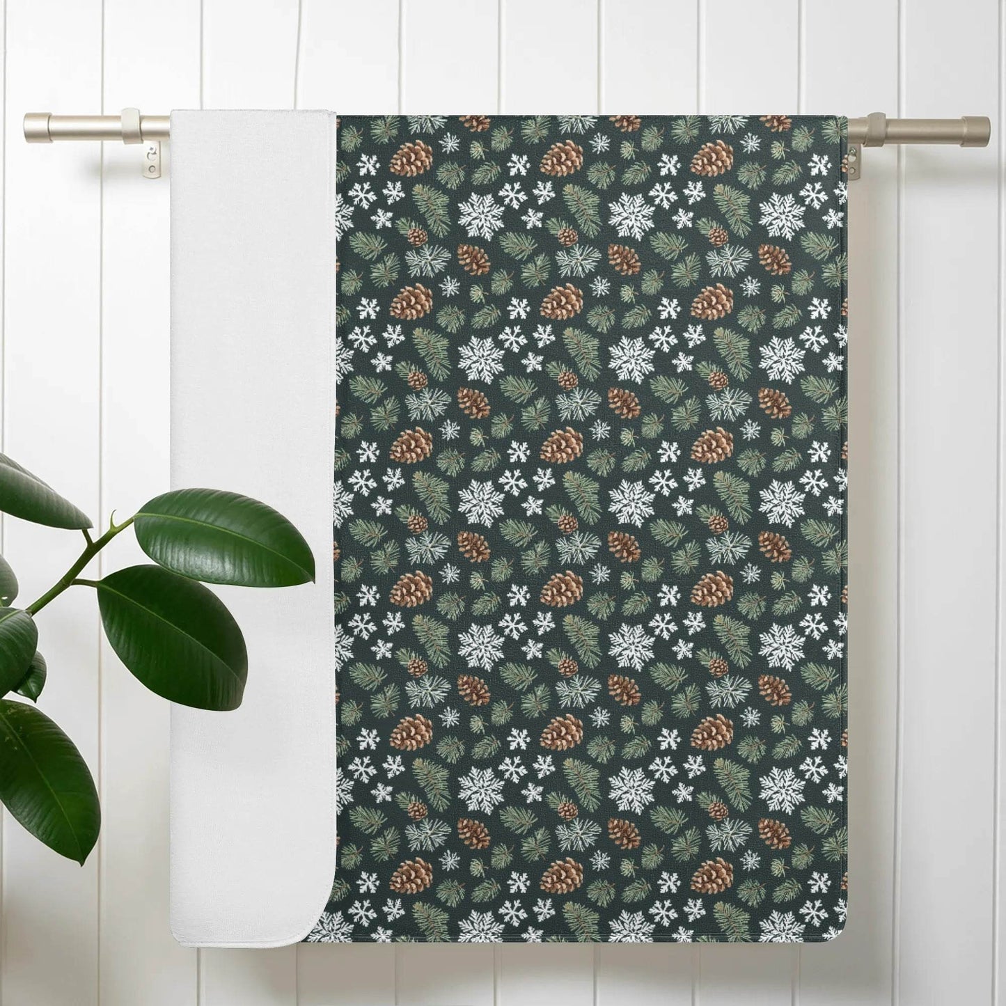Snowflake Pine Bath Towel - DeRose Seasonal