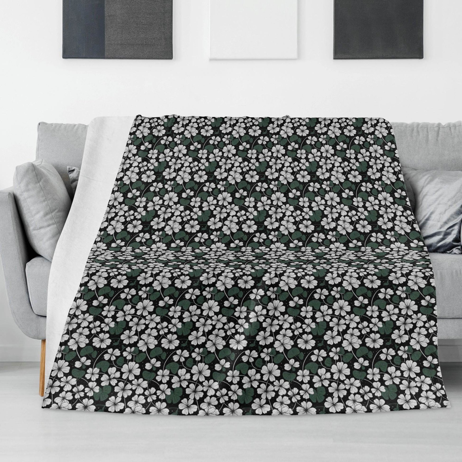 White Clover Flannel Breathable Blanket 4 Sizes - DeRose Seasonal