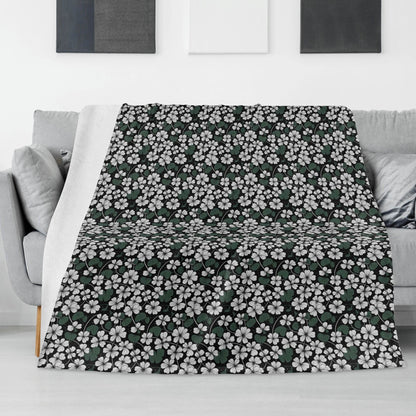 White Clover Flannel Breathable Blanket 4 Sizes - DeRose Seasonal