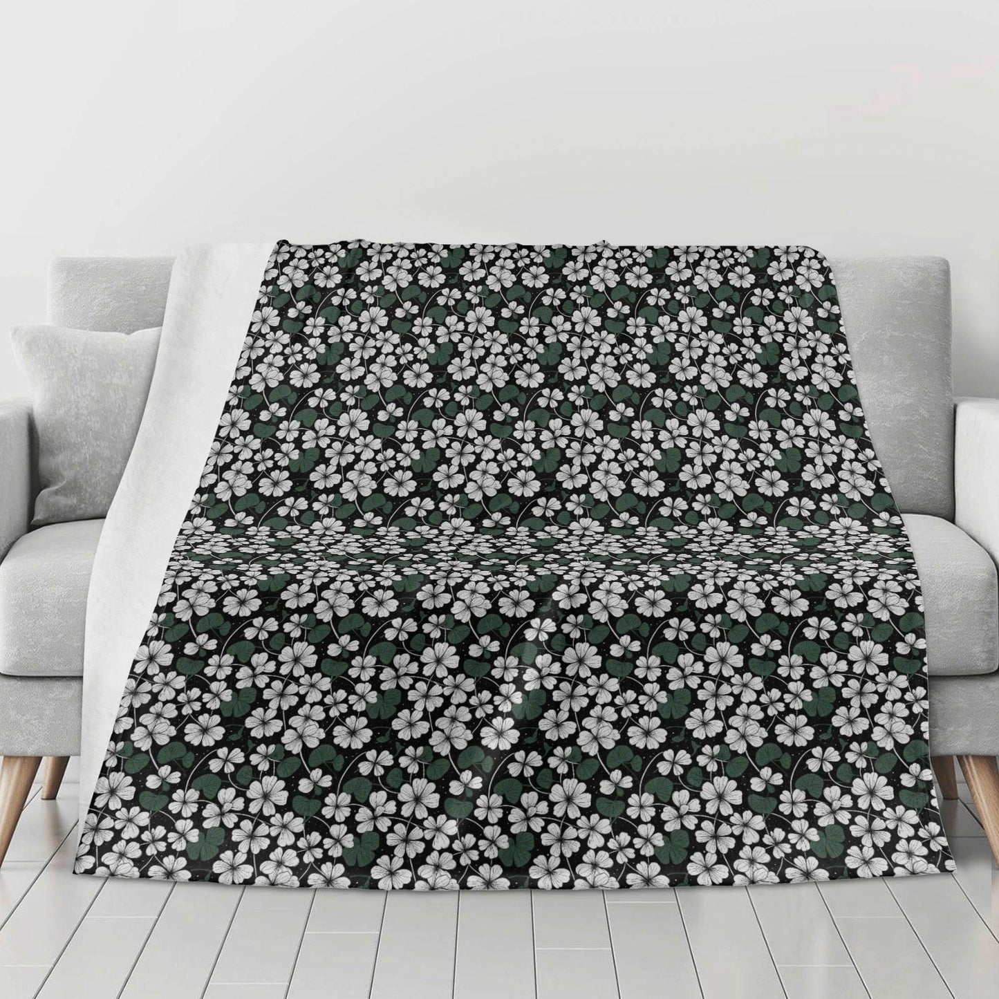 White Clover Flannel Breathable Blanket 4 Sizes - DeRose Seasonal