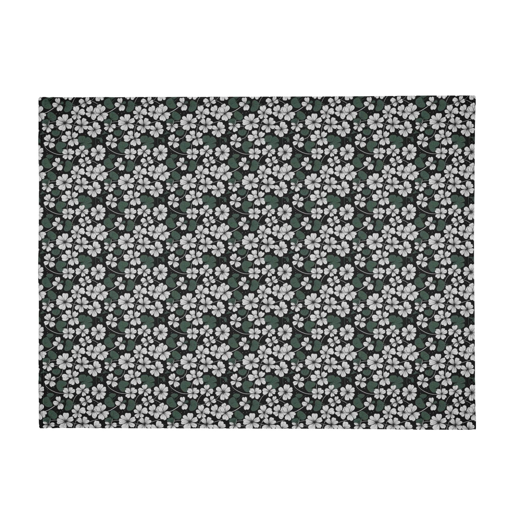 White Clover Flannel Breathable Blanket 4 Sizes - DeRose Seasonal
