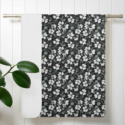 White and Green Clover Bath Towel - DeRose Seasonal