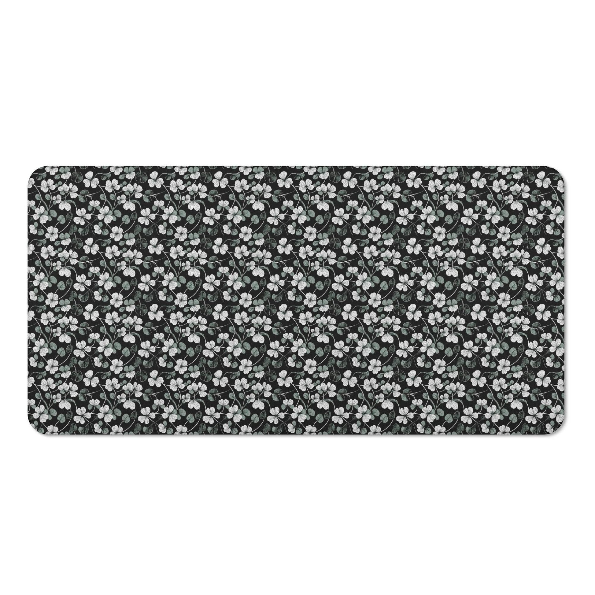 White and Green Clover Bath Towel - DeRose Seasonal