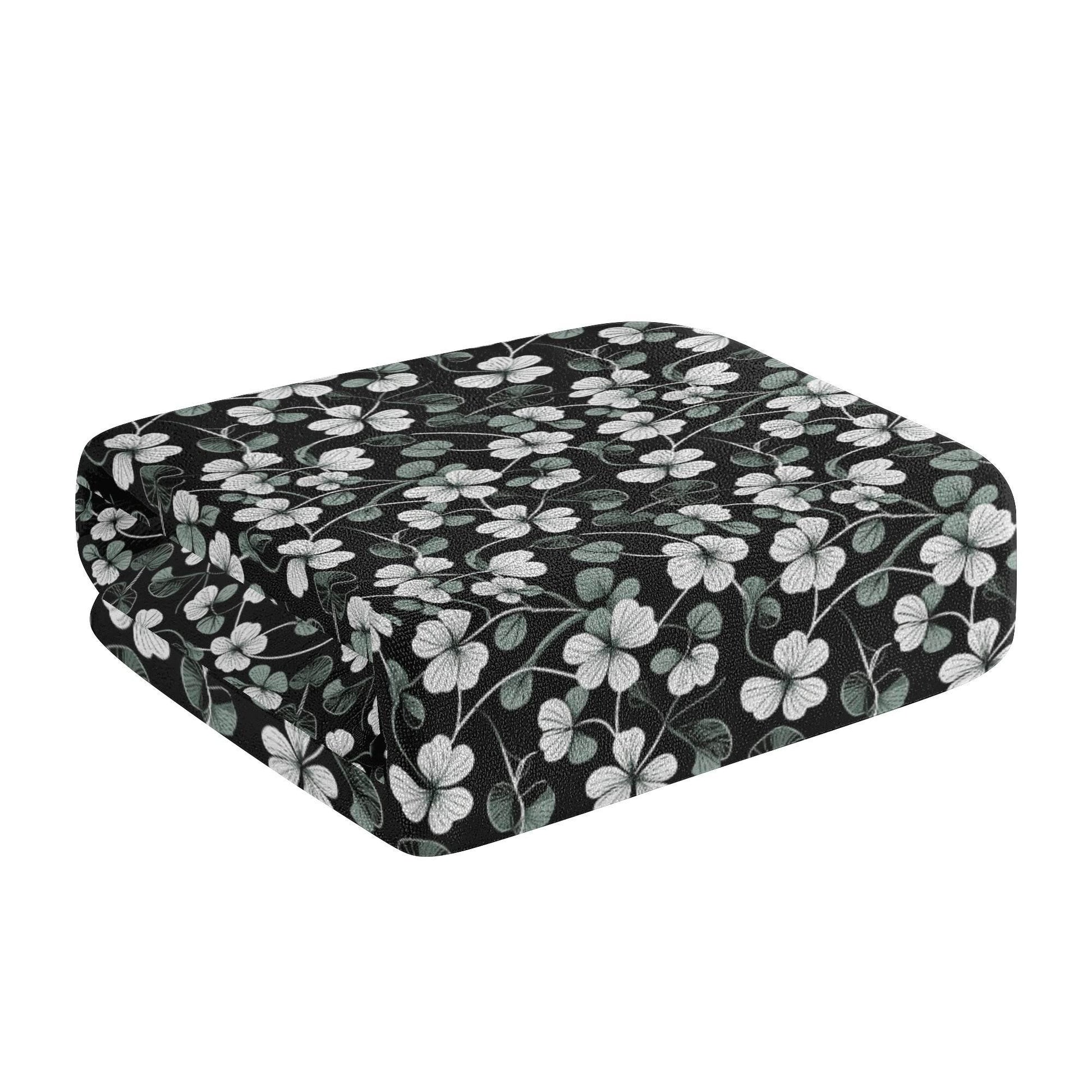 White and Green Clover Bath Towel - DeRose Seasonal