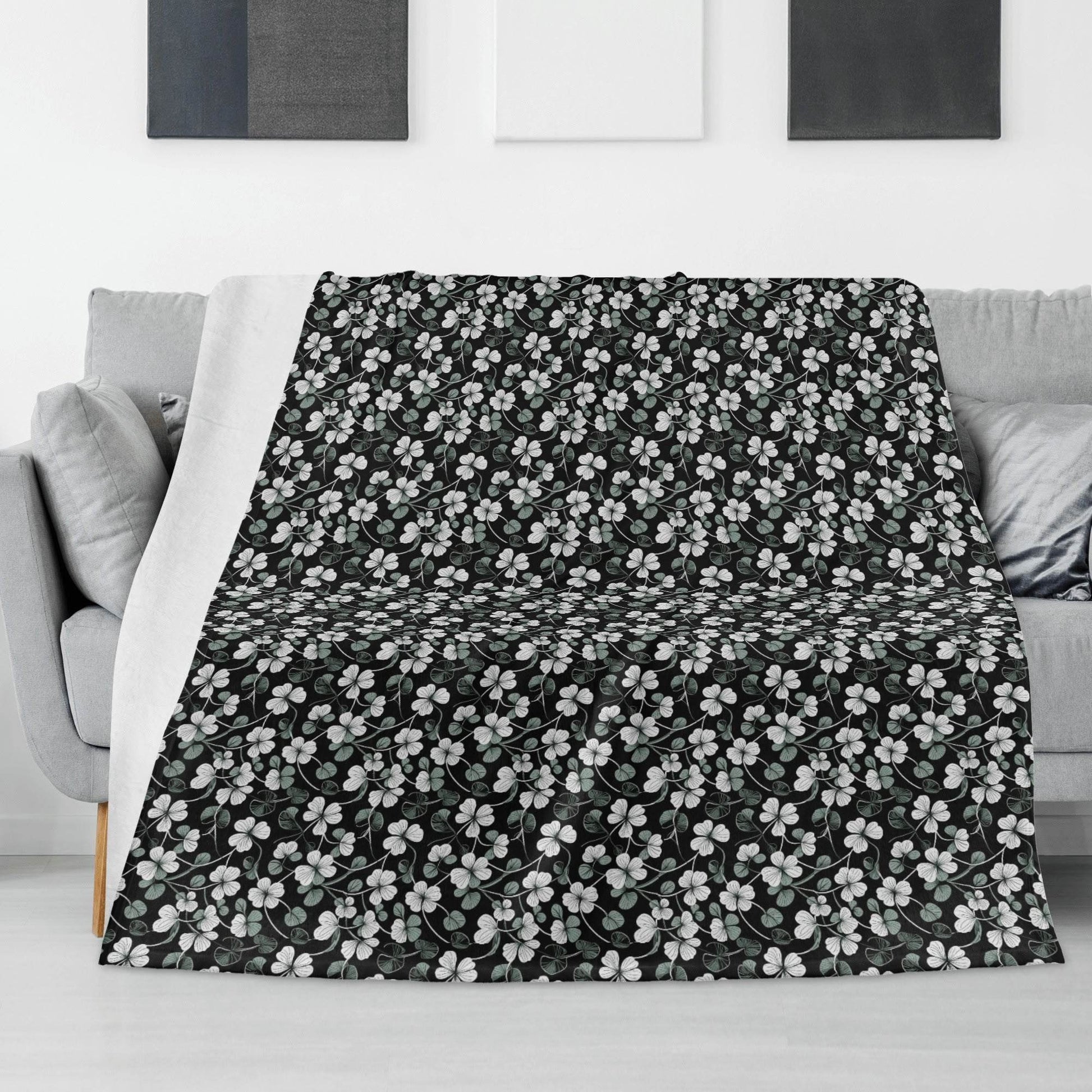 White and Green Clovers Flannel Breathable Blanket 4 Sizes - DeRose Seasonal